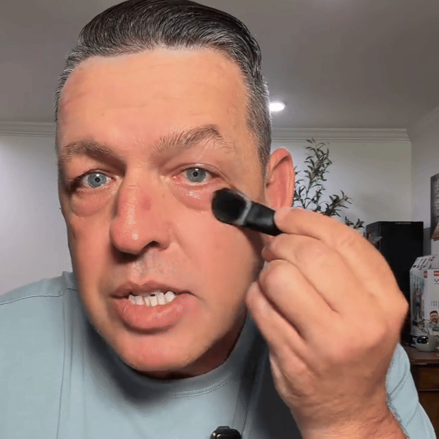 Everyday confidence demo of the face tightener